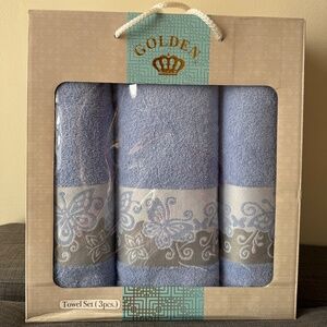 Towel set of 3 NWT